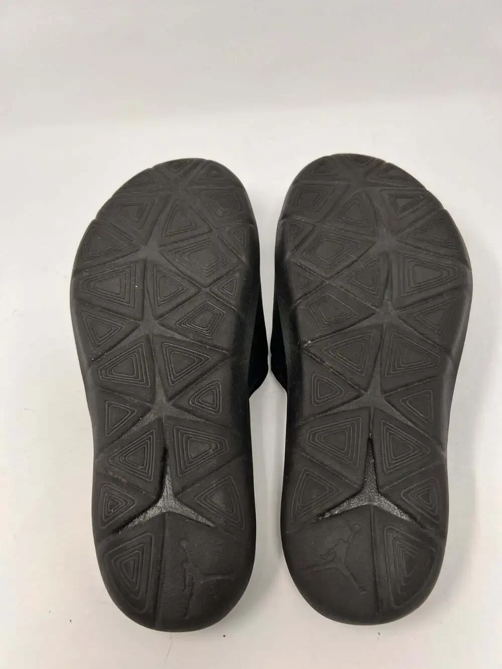 Nike Air Jordan Hydro 7 Bred Slides Black Red Wings Men's Size 11 AA2517-062